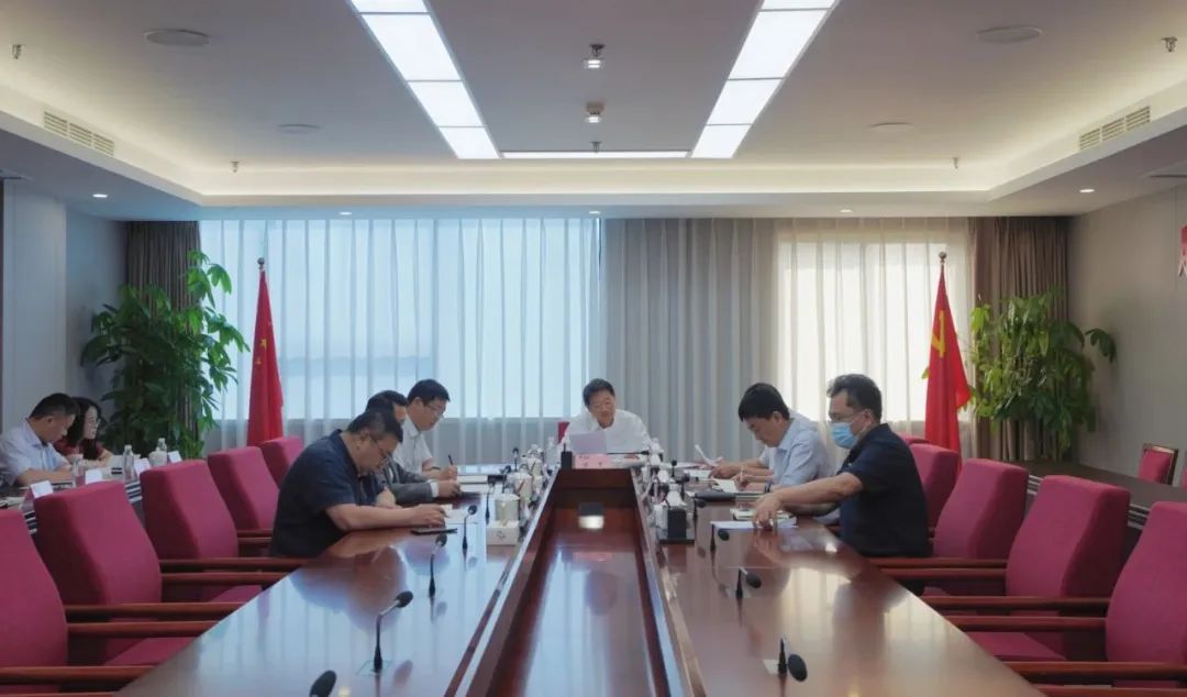 省云顶集团集团党委召开学习贯彻习近平新时代中国特色社会主义头脑主题教育专题钻研暨党委理论学习中心组钻研会